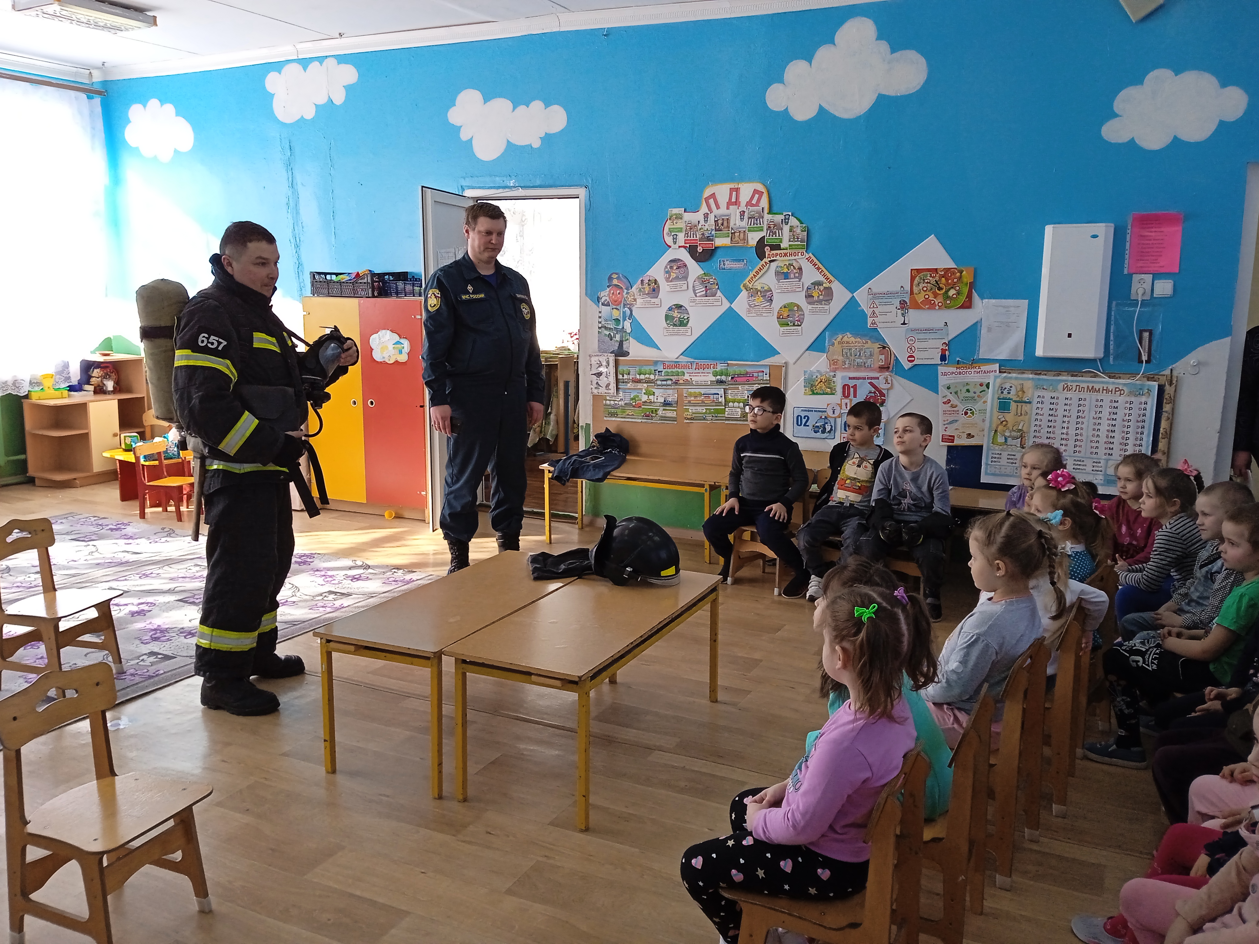 Сотрудники пожарной части провели профилактическое мероприятие для детей  старшего дошкольного возраста детского сада №1 | 06.03.2023 | Болхов -  БезФормата